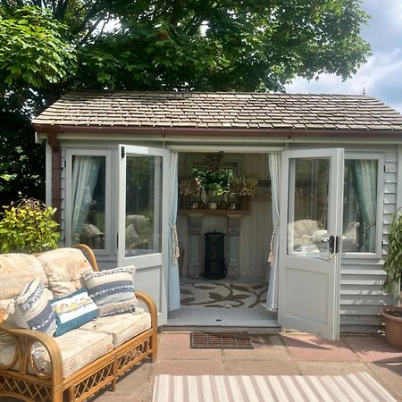 Birds And The Bees Summer House Endon Εξωτερικό φωτογραφία