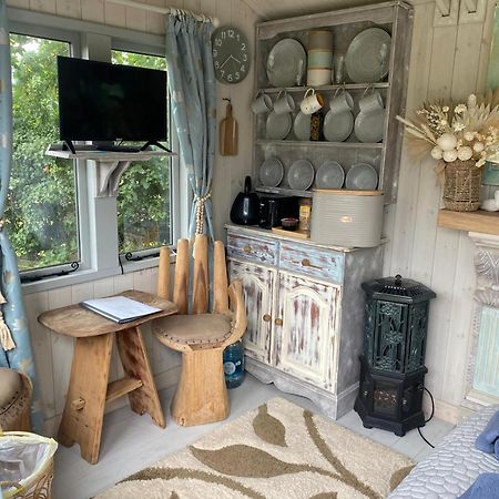 Birds And The Bees Summer House Endon Εξωτερικό φωτογραφία