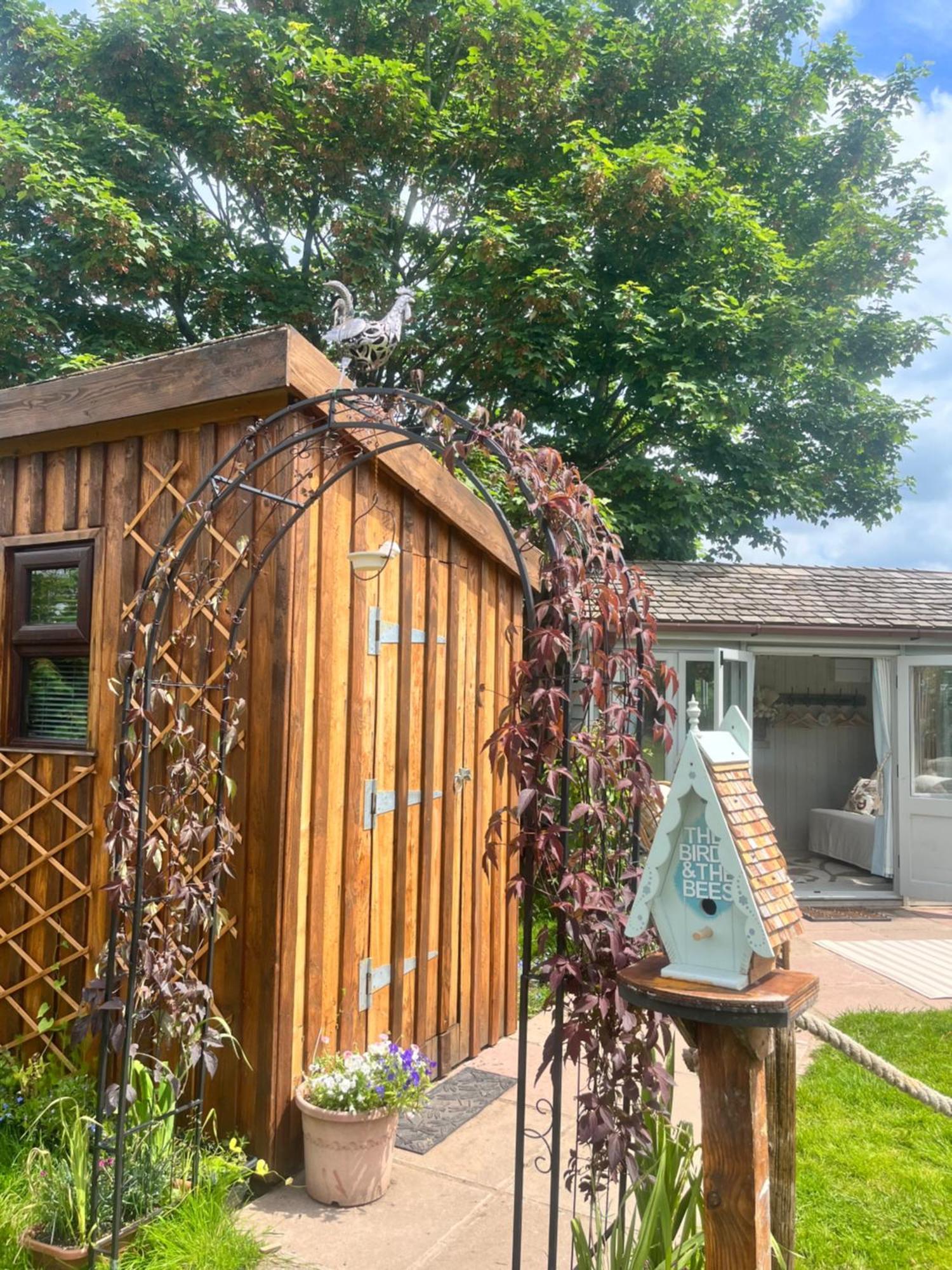 Birds And The Bees Summer House Endon Εξωτερικό φωτογραφία