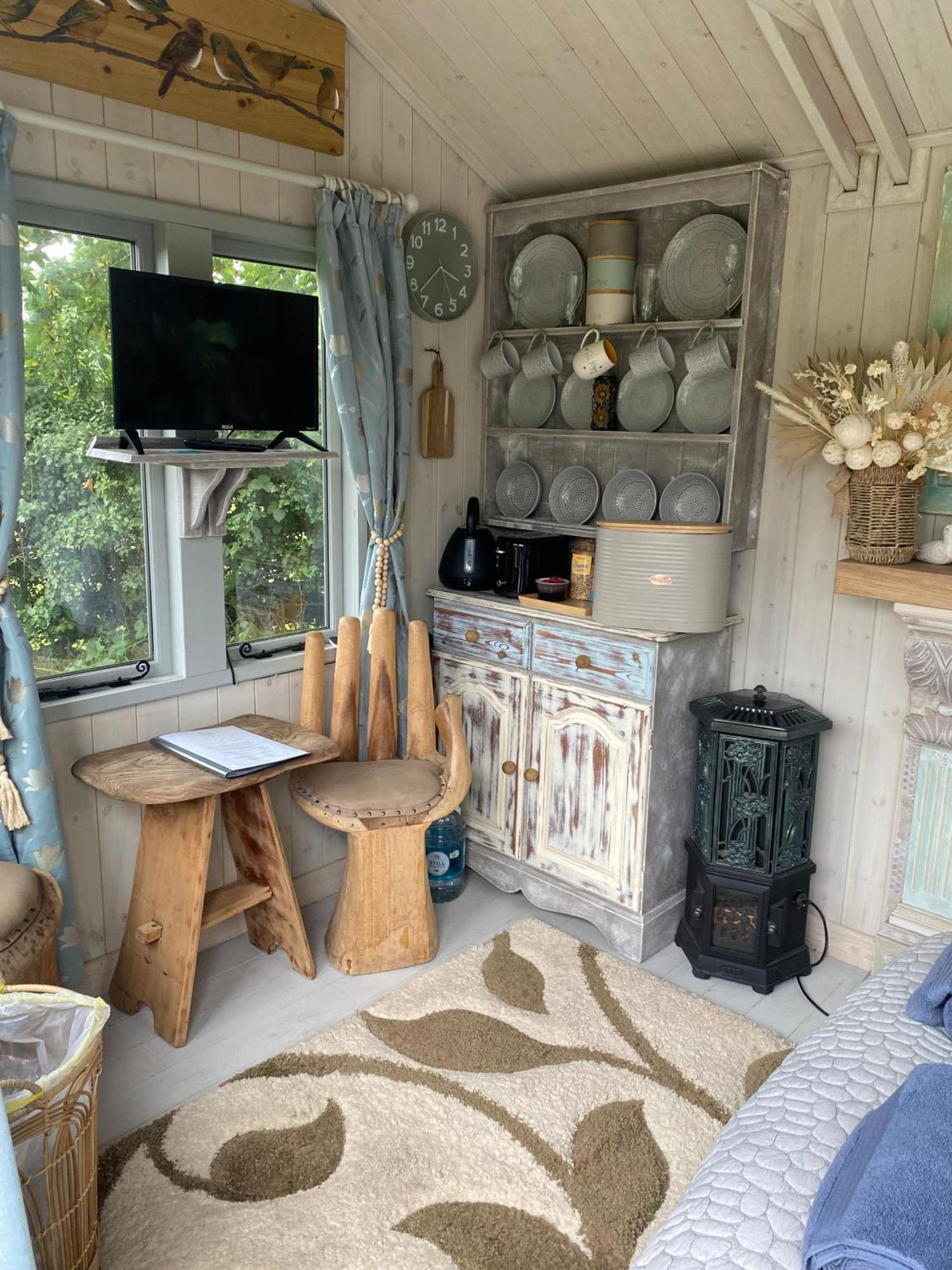 Birds And The Bees Summer House Endon Εξωτερικό φωτογραφία